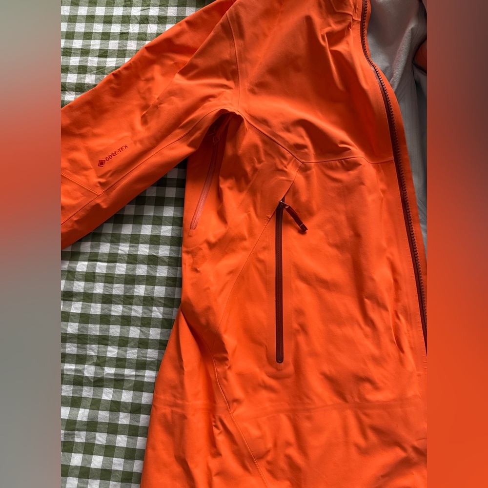 Arc’teryx Women’s Sentinel AR Gore-Tex Ski Shell — Medium - Picture 6 of 9